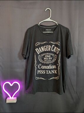 Danger Cats Black Graphic Short Sleeve Tee Men's 2XL. Fits Small